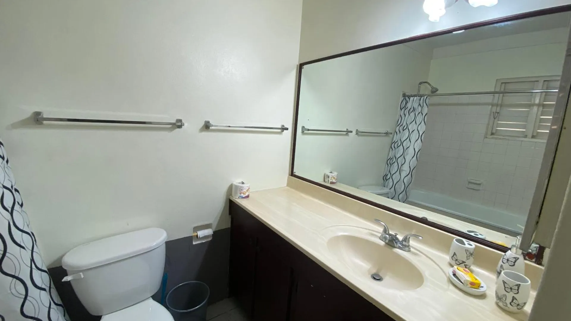 Finest Accommodation Renfrew Place Apt # 37 4--12 Renfrew Place New Kgn Kingston Jamaica