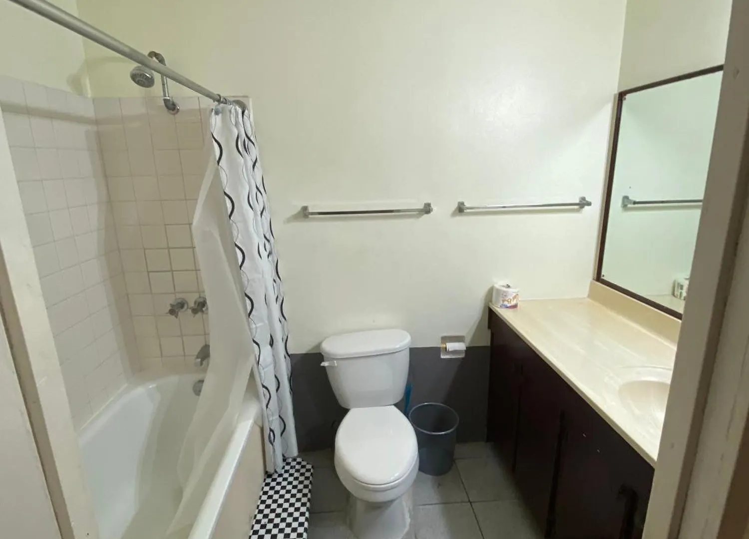 Finest Accommodation Renfrew Place Apt # 37 4--12 Renfrew Place New Kgn Kingston Apartment