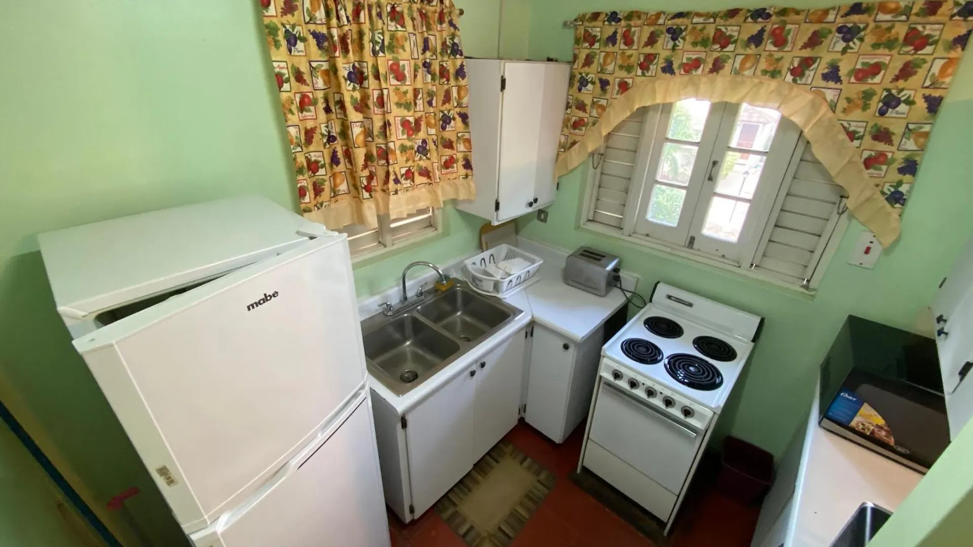 Finest Accommodation Renfrew Place Apt # 37 4--12 Renfrew Place New Kgn Kingston Apartment