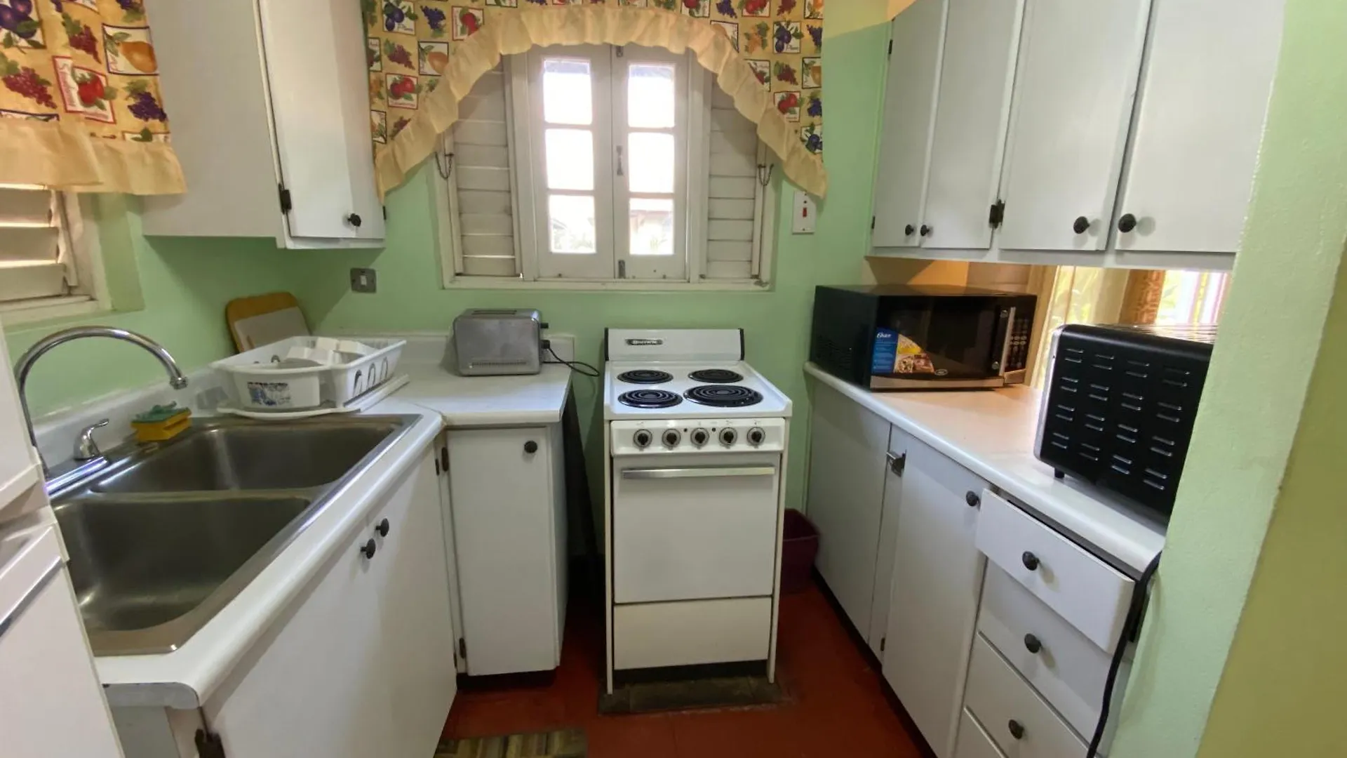 Finest Accommodation Renfrew Place Apt # 37 4--12 Renfrew Place New Kgn Kingston Apartment